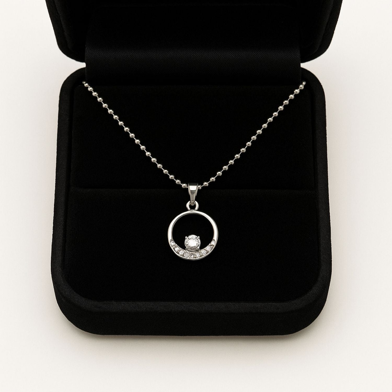Circle of Elegance – Solitaire Pendant Necklace