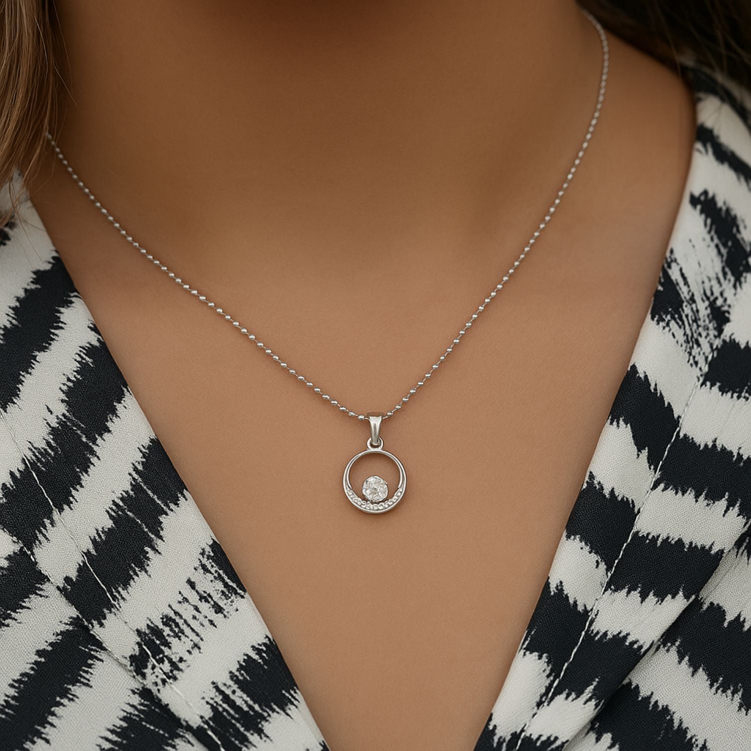 Circle of Elegance – Solitaire Pendant Necklace