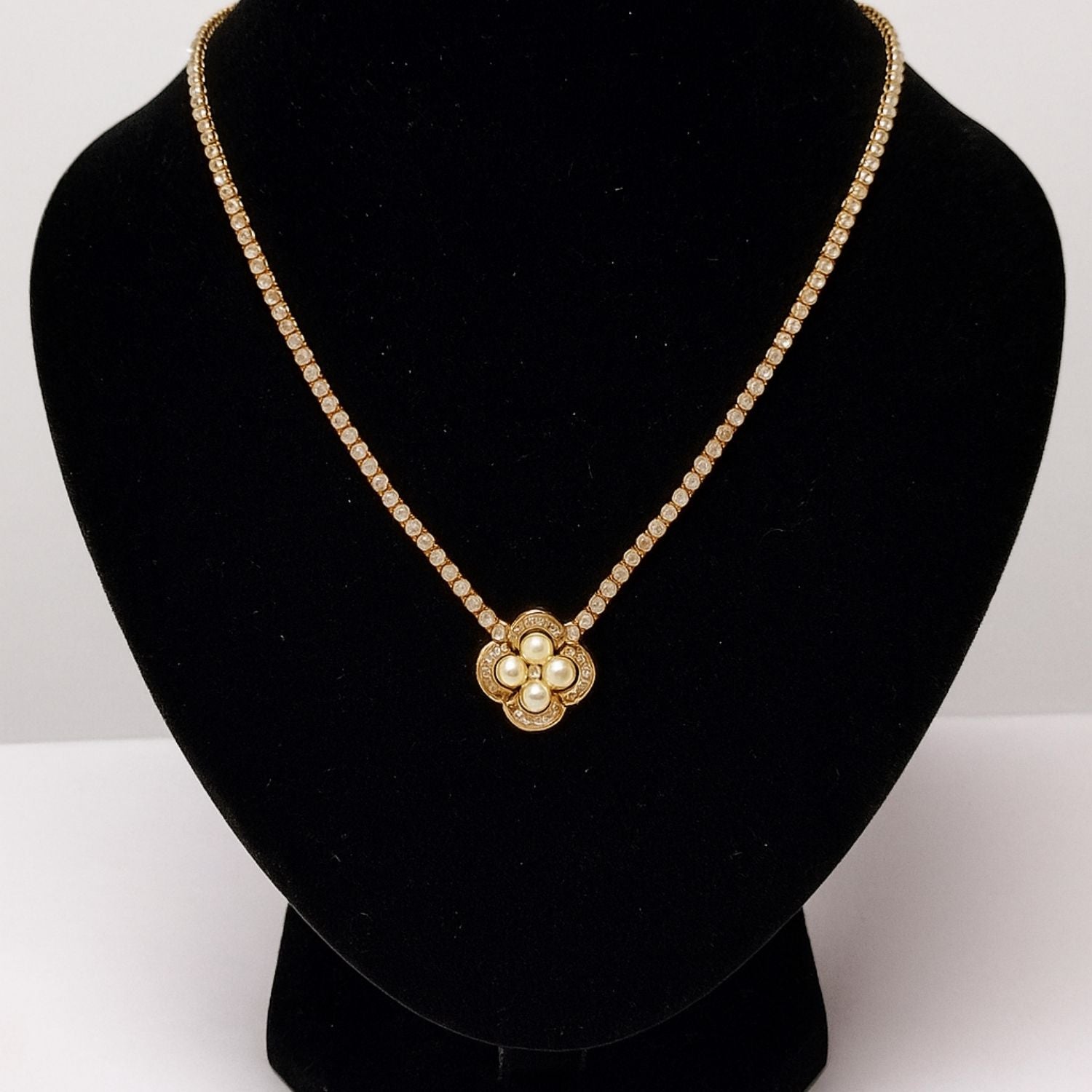 Premium Pearl Blossom Pendant – Gold Plated Necklace with Crystal Chain