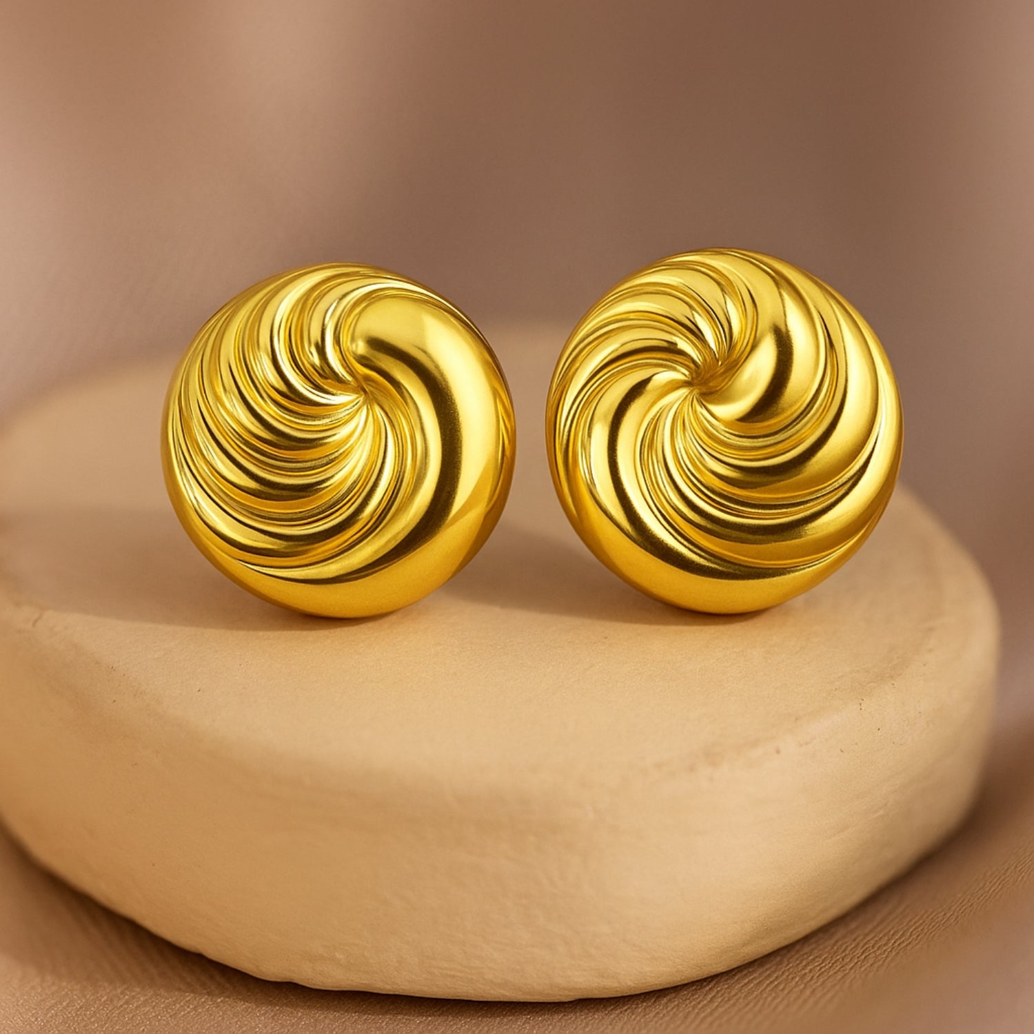 Women’s Round Molten Swirl Disc Stud Earrings – Gold-Tone Sculptural Dome, Lightweight Statement Studs with Push-Back for Daily & Party Wear (Pair)