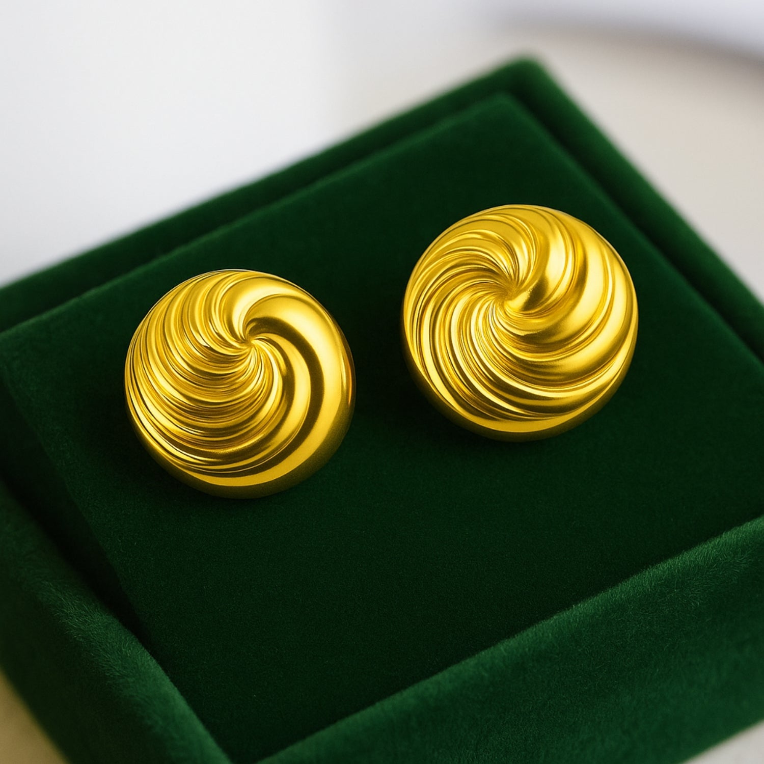 Women’s Round Molten Swirl Disc Stud Earrings – Gold-Tone Sculptural Dome, Lightweight Statement Studs with Push-Back for Daily & Party Wear (Pair)