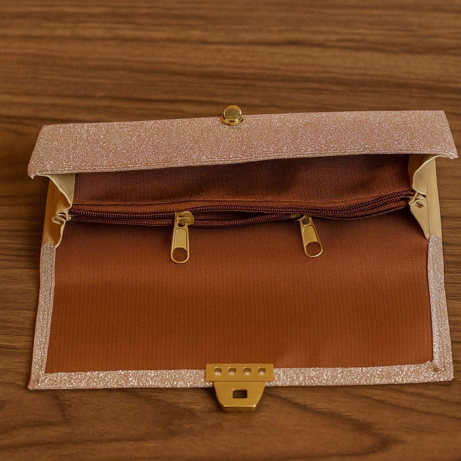 Croc-Textured Clutch – Elegant Evening Purse with Metallic Lock