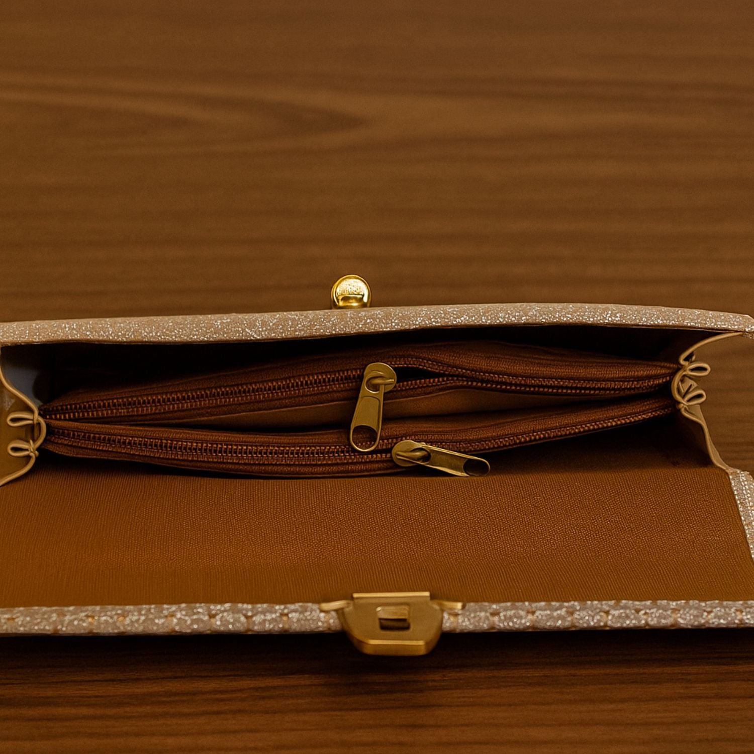 Croc-Textured Clutch – Elegant Evening Purse with Metallic Lock