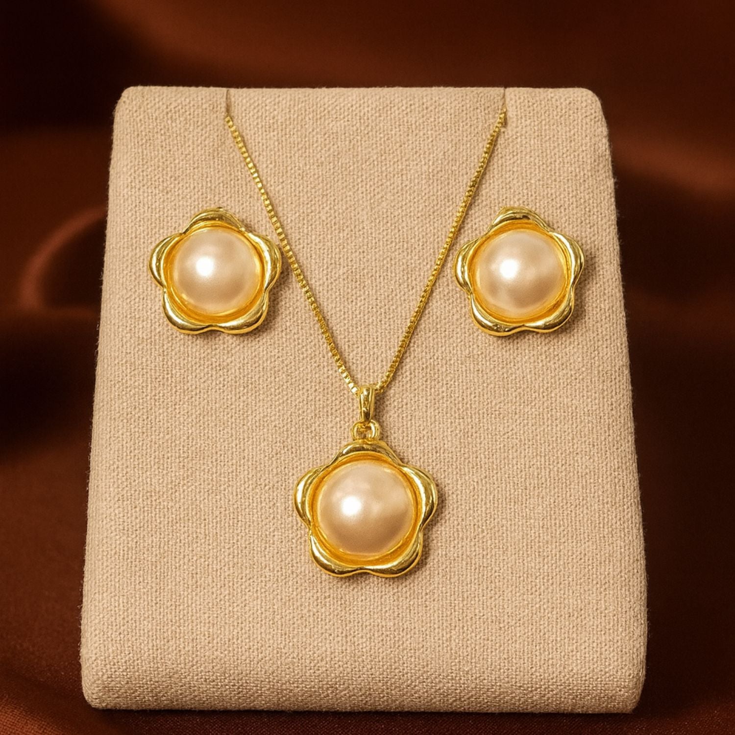 Pearl Flower Necklace & Earrings Set (Gold-Tone)