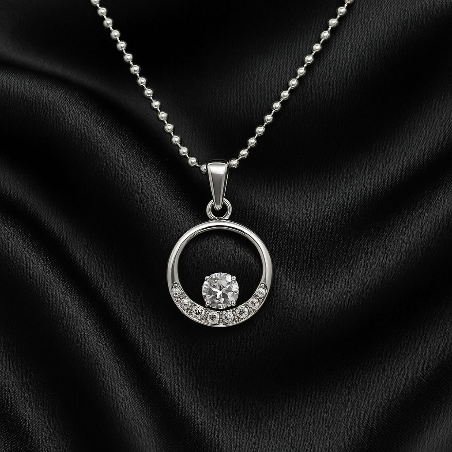 Circle of Elegance – Solitaire Pendant Necklace