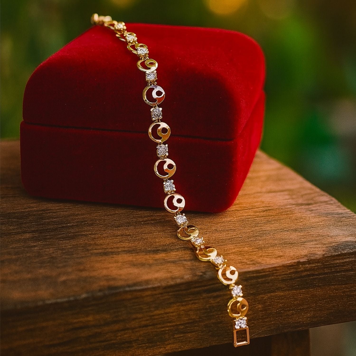 Elegant Gold-Plated Crystal Link Bracelet for Women