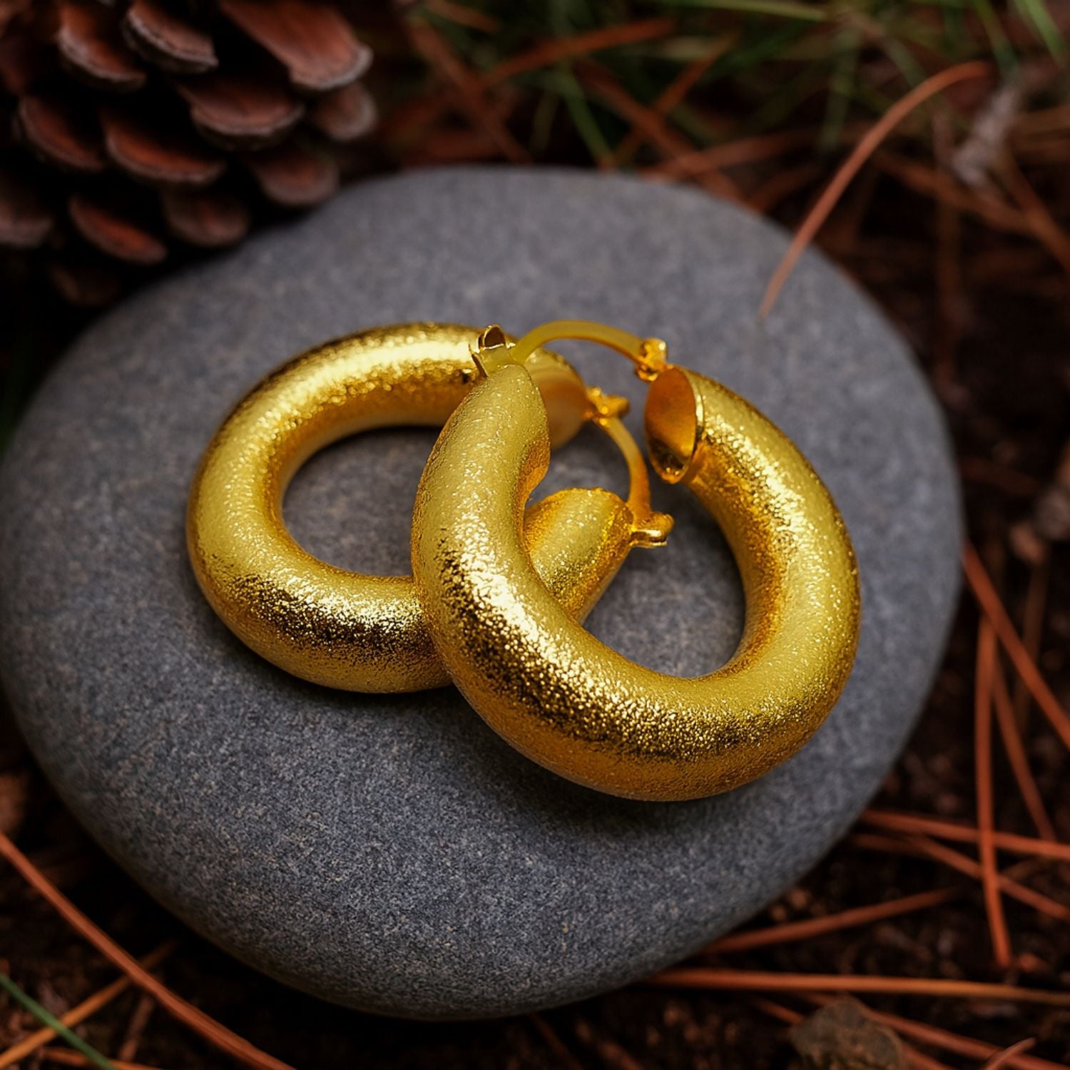 Women’s Chunky Textured Hoop Earrings – Gold-Tone Puffy Hoops with Secure Latch-Back, Lightweight Statement Jewelry for Daily & Party Wear