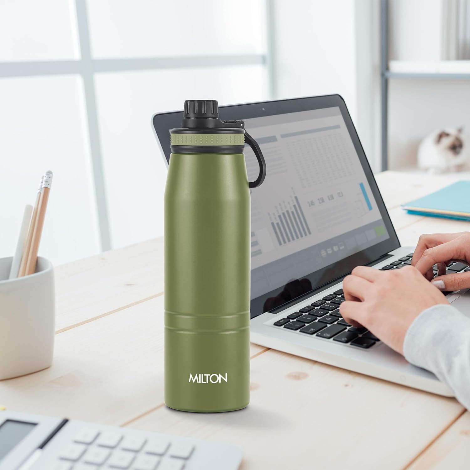 Milton Sparkle 600 Thermosteel Water Bottle with Easy Sip Cap and Handle, 925 ml, Vacuum Insulated Stainless Steel, Hot and Cold, On The Go Bottle for Office College, Ivory